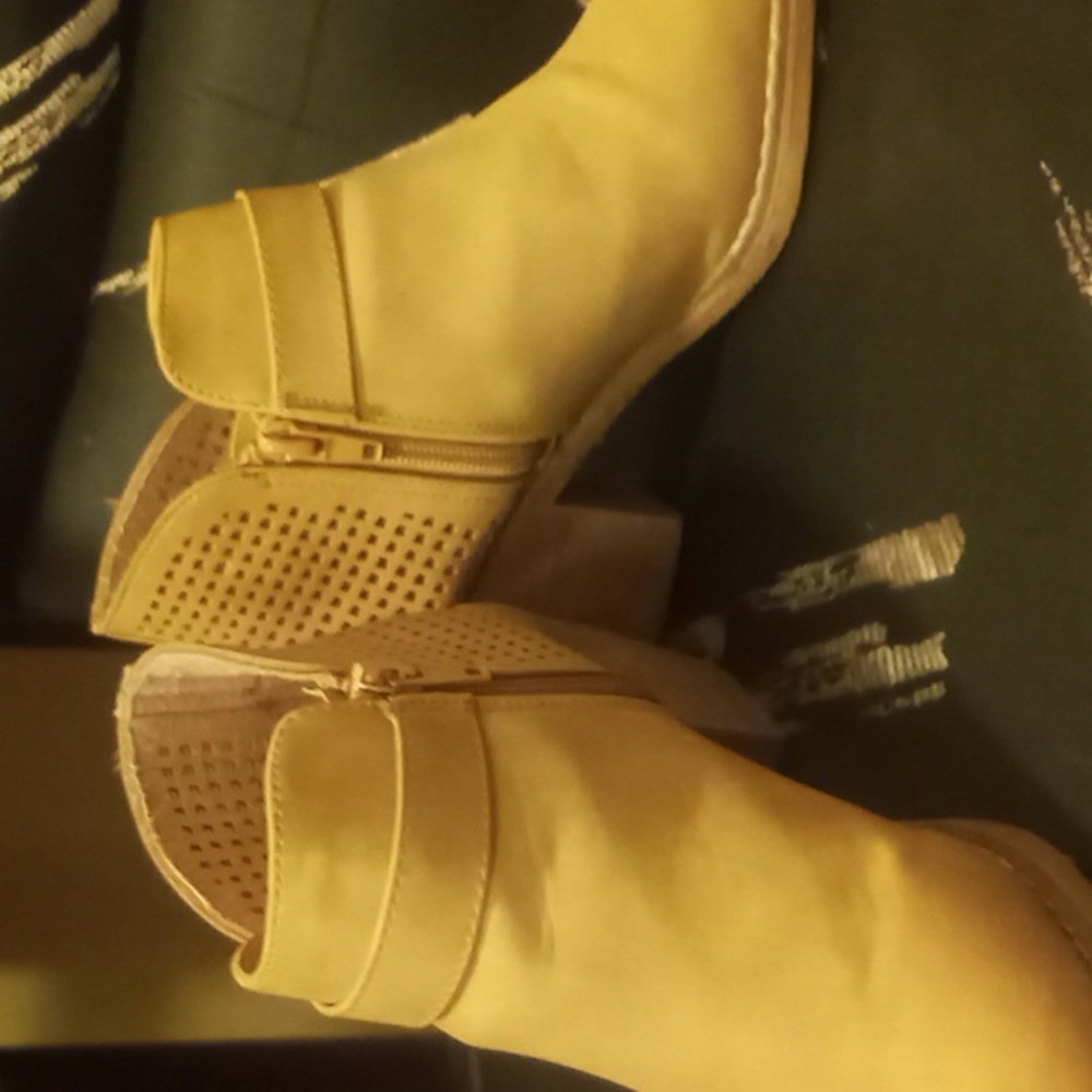 Really nice Booties - Picture 3 of 5